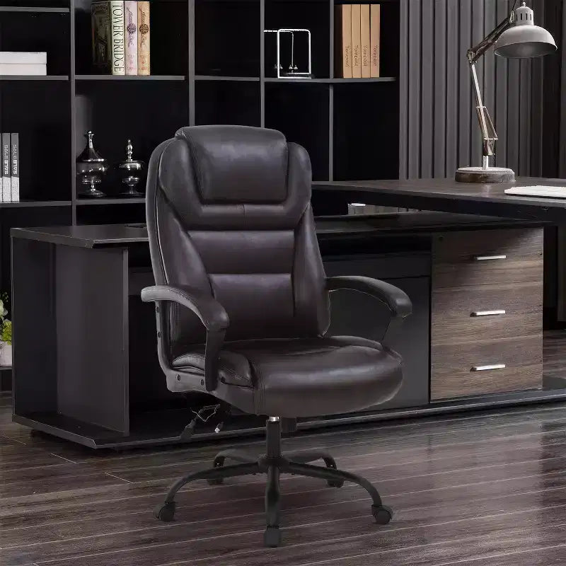Grand fauteuil de bureau pour personnes fortes avec capacité de 225 kg et revêtement en cuir synthétique, chaise de bureau pour personnes corpulentes