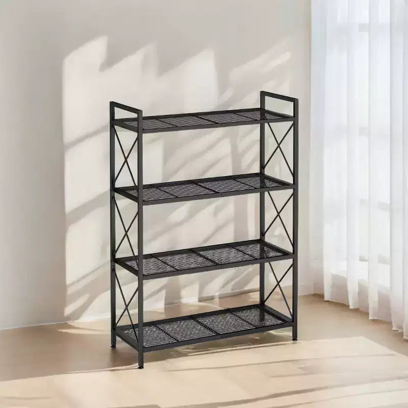 Étagère de rangement en métal noir encre à 4 niveaux avec cadres latéraux en X et mailles denses, mesurant 32 x 80 x 112,5 cm. Unité d'étagères idéale de style industriel.