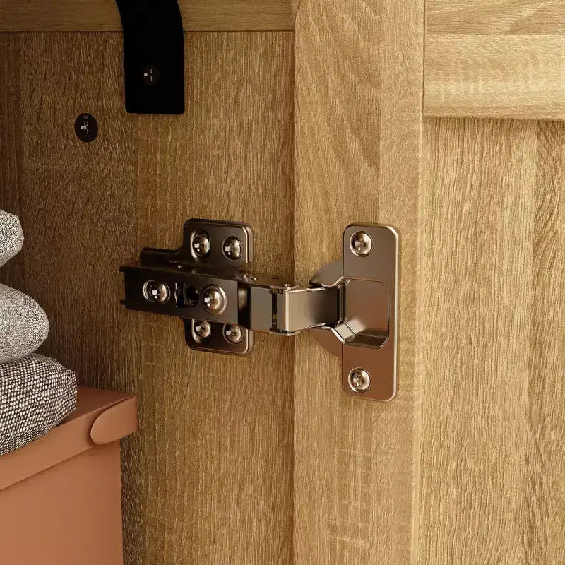 Armoire de rangement d'inspiration bohème avec portes en rotin tissé et poignées dorées - Polyvalente pour chambre, bureau, restaurant et salon