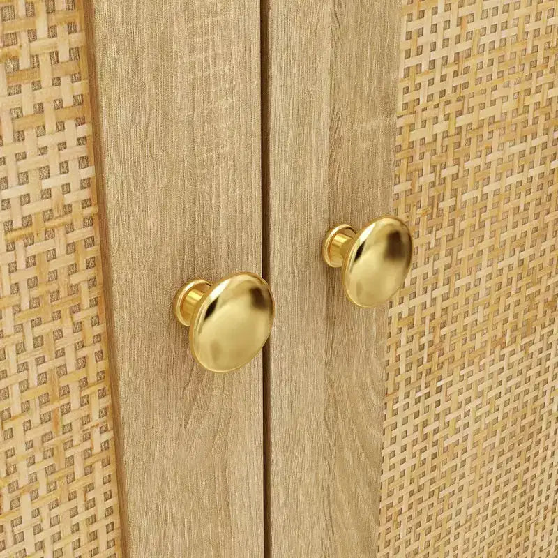 Armoire de rangement d'inspiration bohème avec portes en rotin tissé et poignées dorées - Polyvalente pour chambre, bureau, restaurant et salon