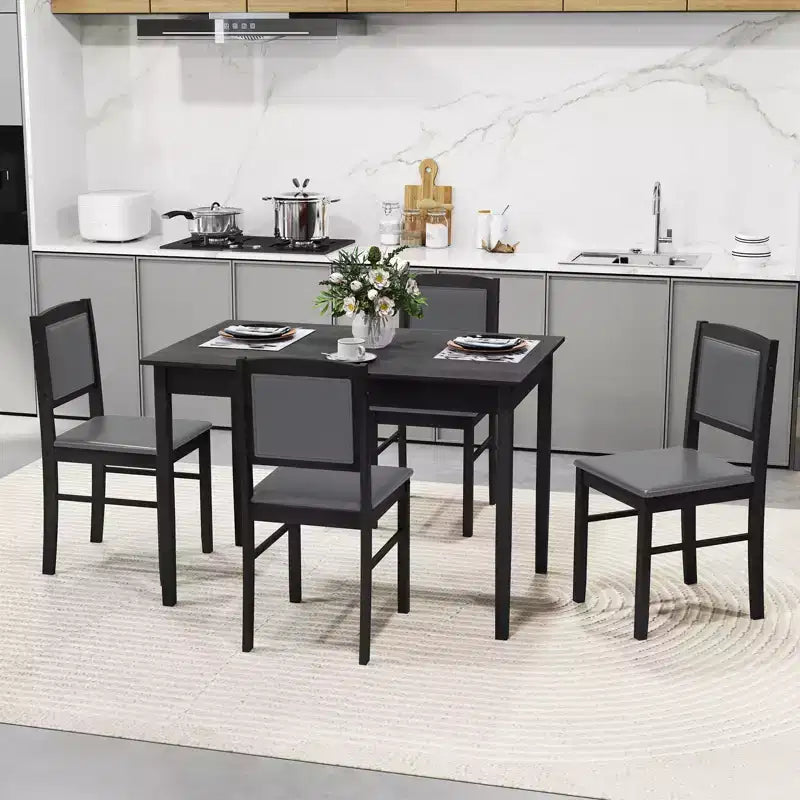 Table à manger pour 4 personnes avec pieds en bois d'hévéa, assise rembourrée et dossier matelassé
